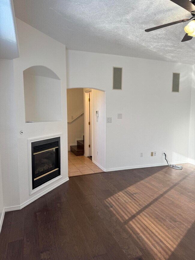 Building Photo - 9700 Lagrima De Oro Rd NE