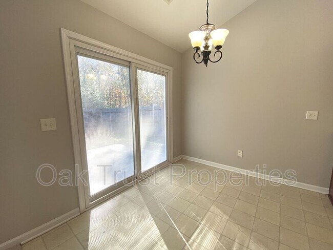 Building Photo - 237 Border Rd