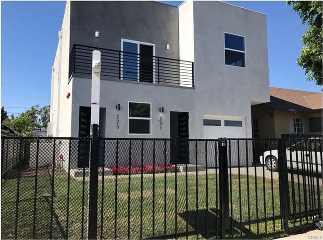 Building Photo - 85(221)