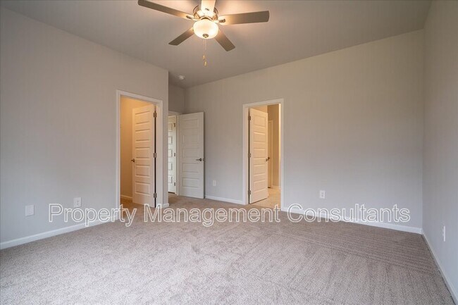 Building Photo - 14653 Mountain Strm Dr