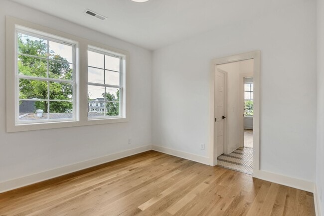 Building Photo - 660 Vernon Ave