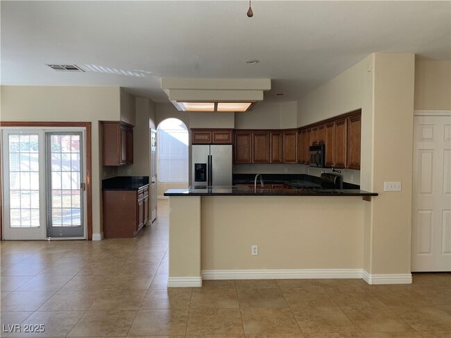 Building Photo - 8441 Bay Point Dr