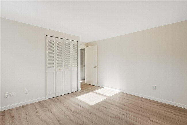 Building Photo - 237 Main St