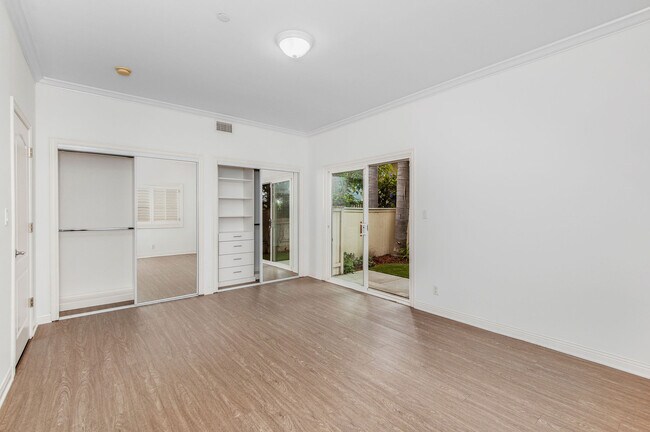 Building Photo - 1720 Carlson Ln