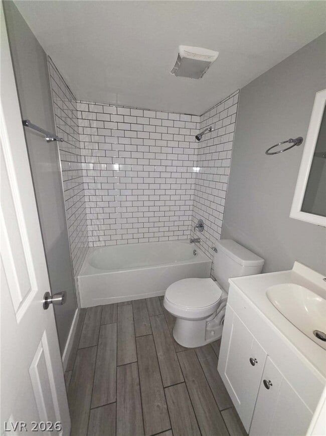 Building Photo - 1107 E Desert Inn Rd