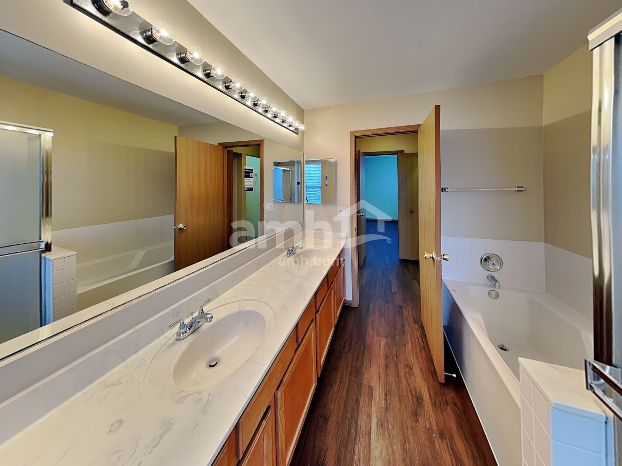 Building Photo - 434 Monarch Ln