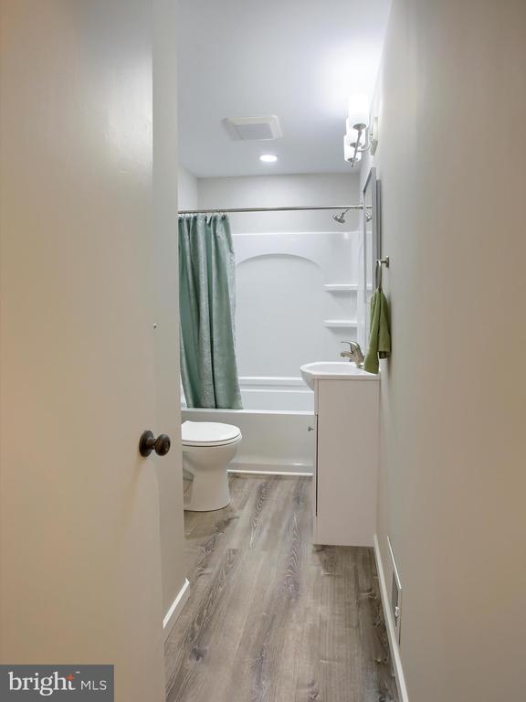 Building Photo - 1300 Strafford Rd