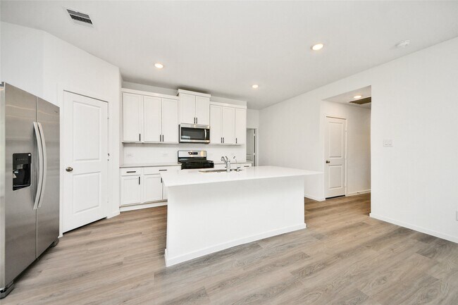 Building Photo - 27458 Serene Pne Dr