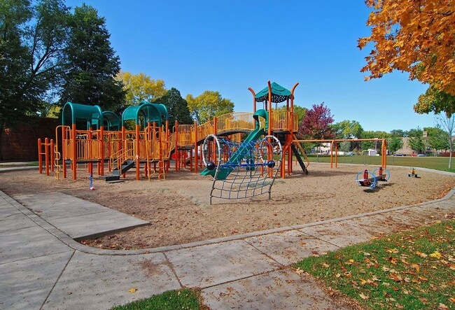 Building Photo - 2217-2217 Grand Ave S