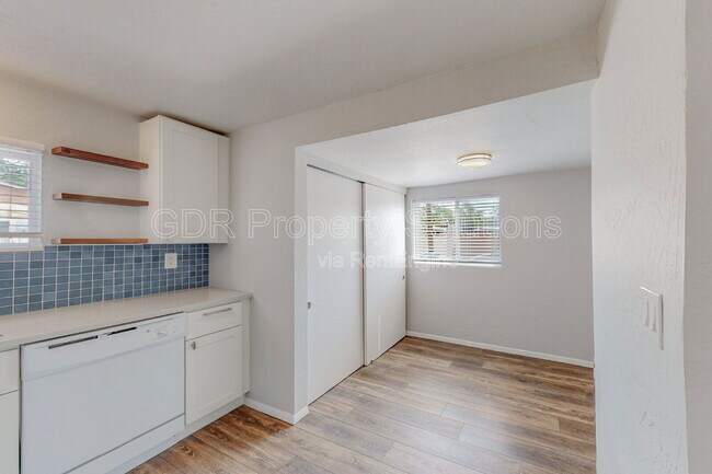 Building Photo - 1717 Griegos Rd NW