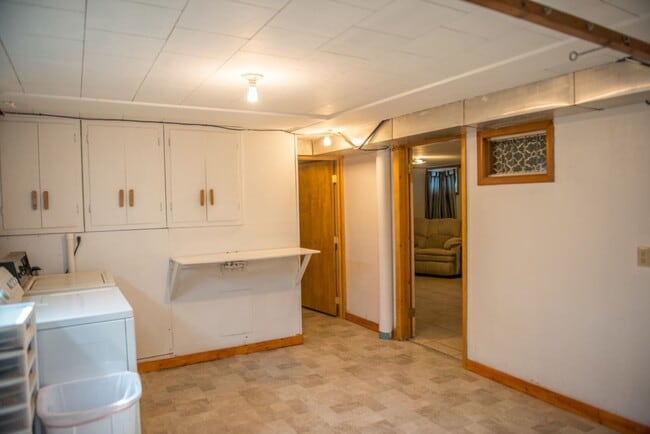 Building Photo - 1 Bed 3/4 Bath basement apartments by CMU ...