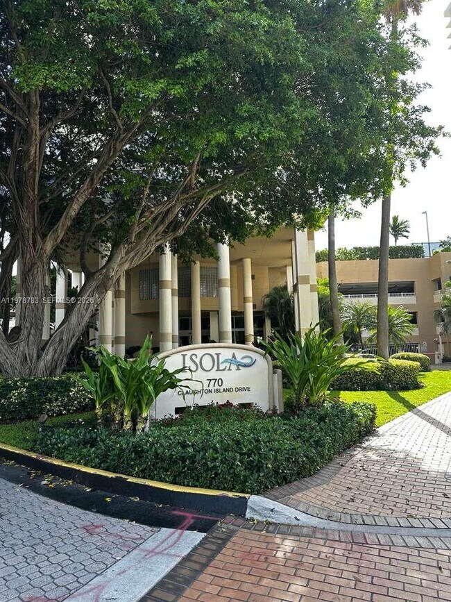 Building Photo - 770 Claughton Island Dr