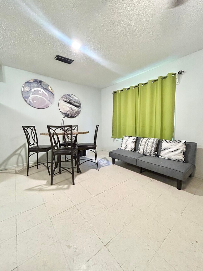 Building Photo - 1219 Willow St