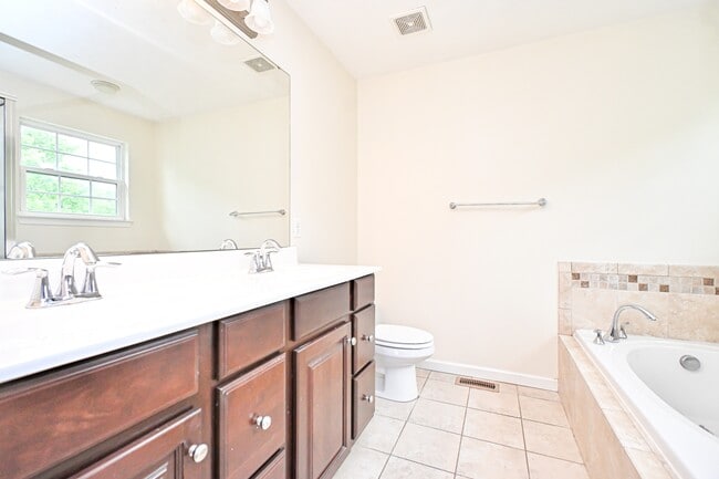 Building Photo - 8453 Forest Valley Dr