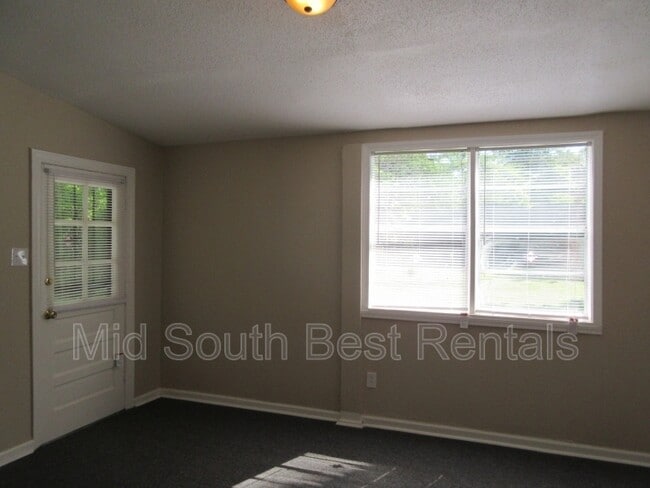 Building Photo - 3150 Ridgecrest St