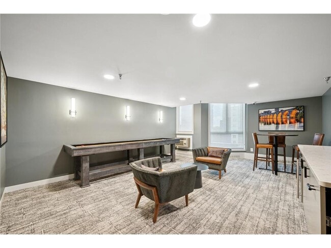 Building Photo - 433 S 7th St