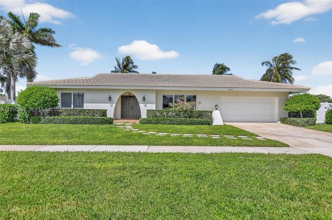 Building Photo - 5660 Golfway Dr