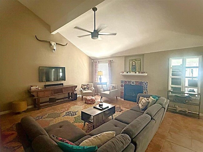 Building Photo - 1212 Weatherford Dr