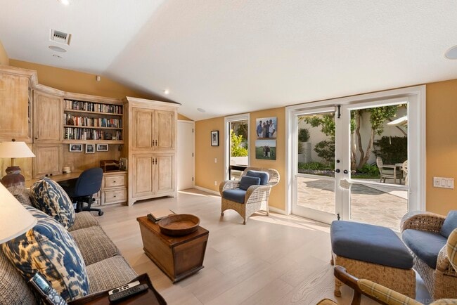 Building Photo - 8510 El Paseo Grande