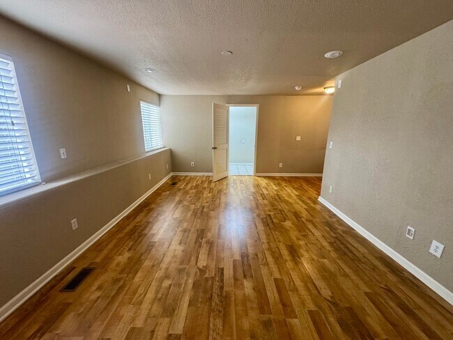 Building Photo - 5 Bedroom Home in Stetson Hills