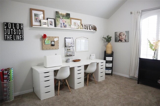 Building Photo - Room to S P R E A D out!