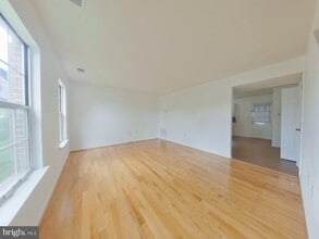 Building Photo - 118 Parkside Dr