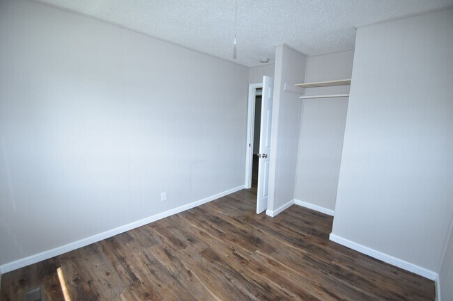 Building Photo - 3 Bedroom 1 Bath Home For Rent Near Heritage Park!