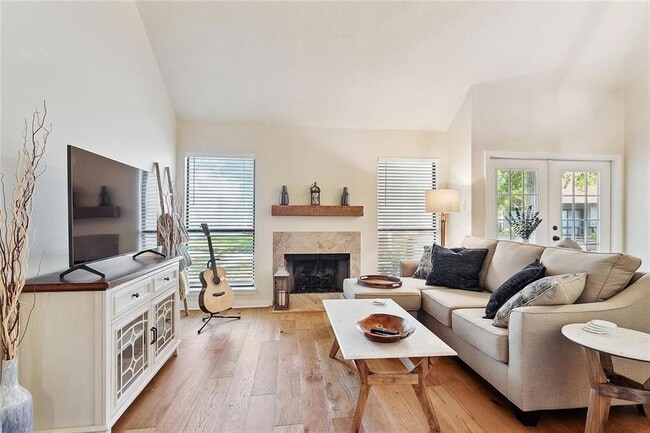 Building Photo - 203 Plimsol Ct