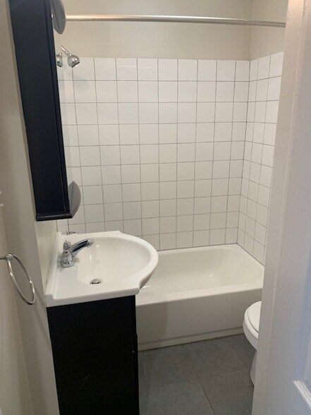 Building Photo - 3909 Pine St