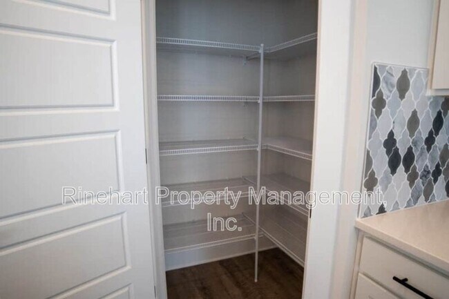 Building Photo - 527 Harjo Dr