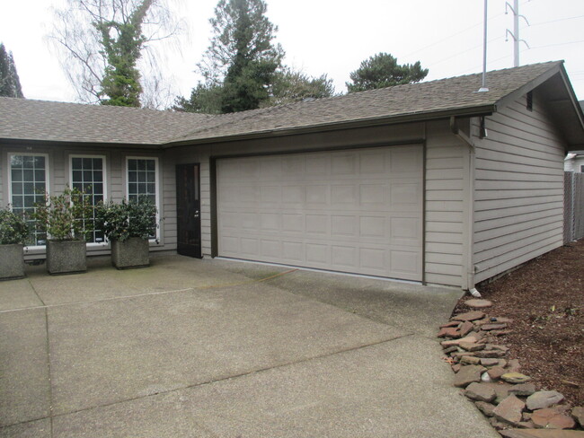 Building Photo - Beautiful Three Bedroom Home in North Salem