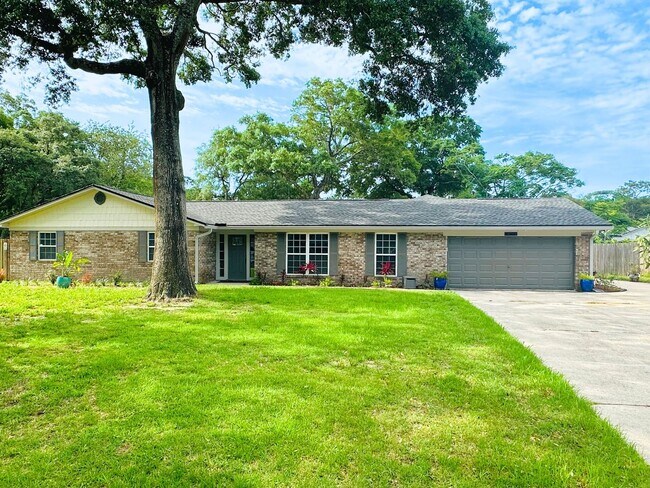 Building Photo - Spacious 6-Bedroom Rental in Spanish Point...