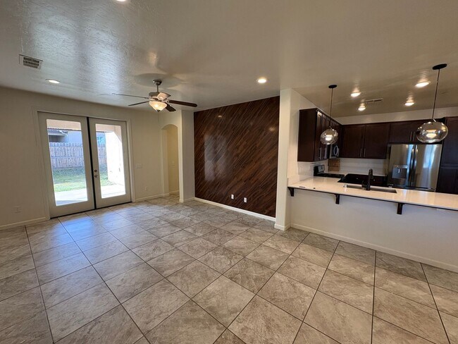 Building Photo - Beautiful home in a gated community Rent Ready!