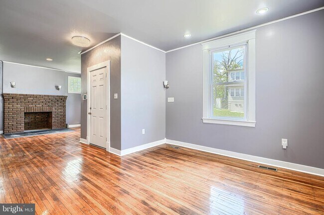 Building Photo - 3213 Vickers Rd
