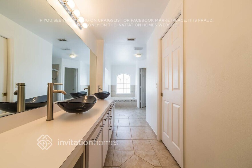 Building Photo - 13808 Greenebridge Ct