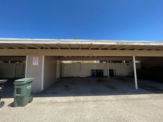 Building Photo - Lovely 3 Bedroom 1.5 Bath Condo
