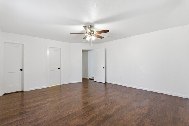 Building Photo - 915 Nevell St