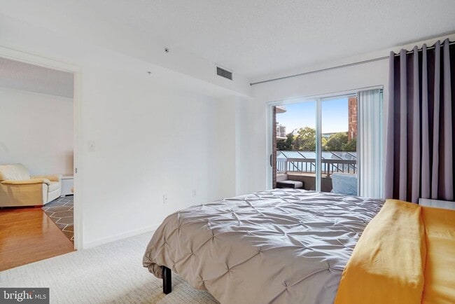 Building Photo - 3101 N Hampton Dr