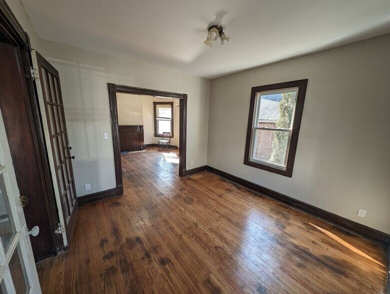 Front/Livingroom - 3 Dean Pl