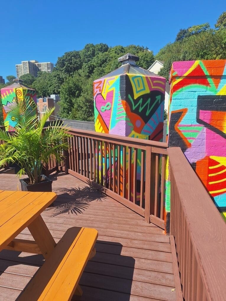 Building Photo - 553 Undercliff Ave