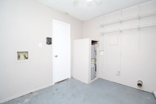 Building Photo - Updated 3/2 Brick Home in Northeast Pensac...
