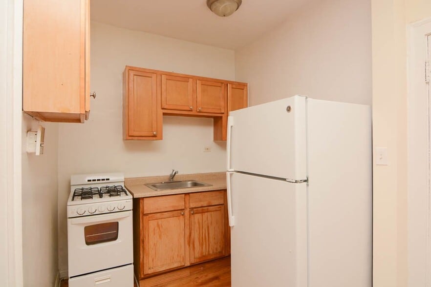 Building Photo - 4856 N Damen Ave