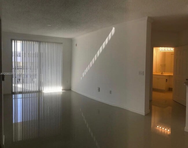 Building Photo - 17125 N Bay Rd