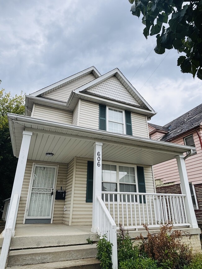 Primary Photo - 606 E 103rd St