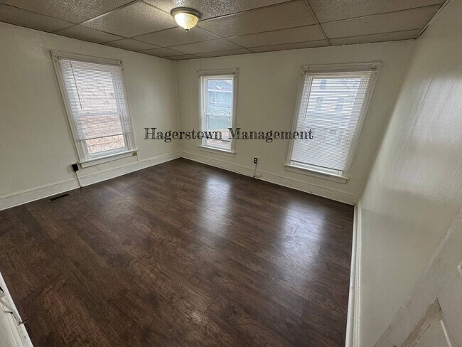 Building Photo - Duplex on Pennsylvania Ave