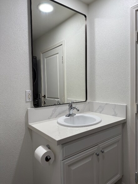 Building Photo - 13652 Perry Ann Cir