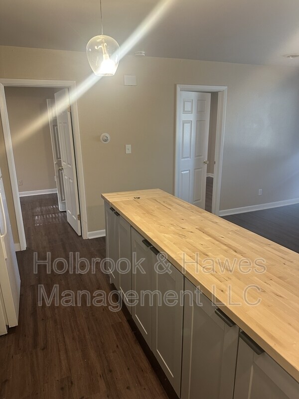 Building Photo - 540 Irish Dr