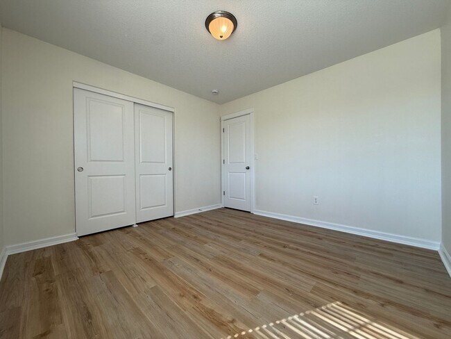 Building Photo - TAKE A LOOK AT THIS GORGEOUS HOME SITTING ...