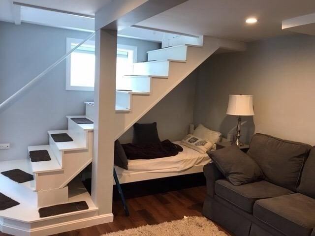 Building Photo - 6 46th St