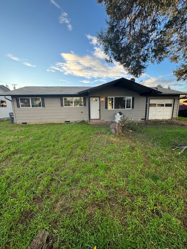 Primary Photo - Great Single level Home